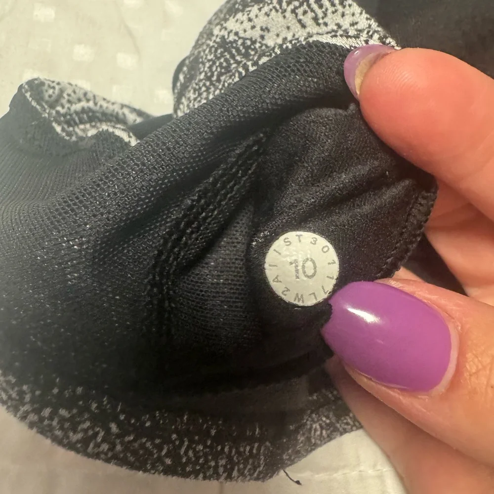 Lululemon Free To Be Zen Sports Bra Size 10 - Picture 9 of 9